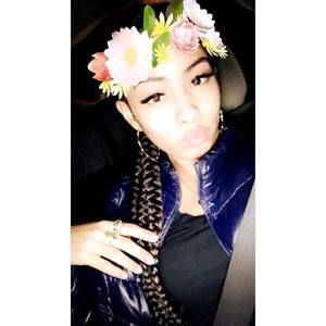 Meet your Posher, Raquel